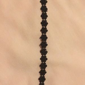 Flower chocker necklace